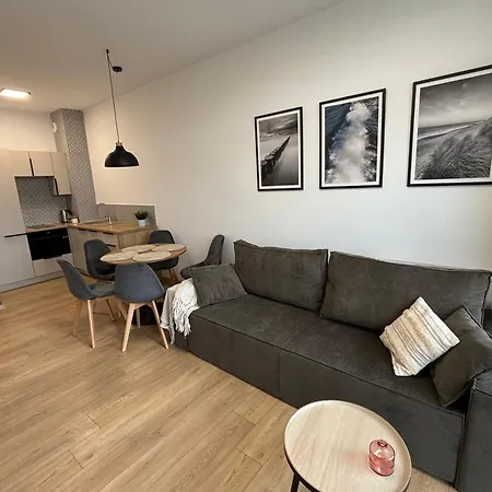 No 77 Ku Morzu Ustronie Morskie * 辛安诺泽蒂